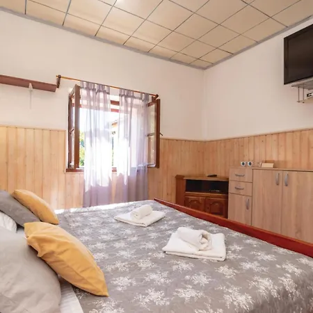 Gradina Iv * ヴェラ・ルカ